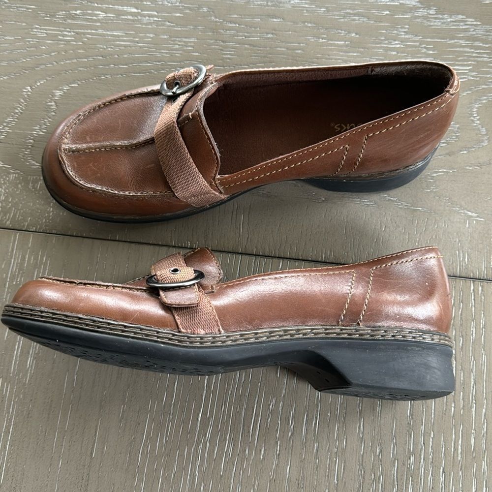 Clarks Women's Brown Leather Slip On Classic Loafers Strap & Buckle Size 6M